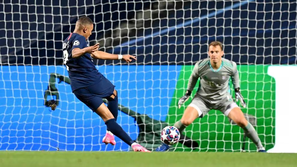 Mbappe at PSG takes a penalty against Manuel Neuer of Bayer Munich in the UCL Final 2019/20