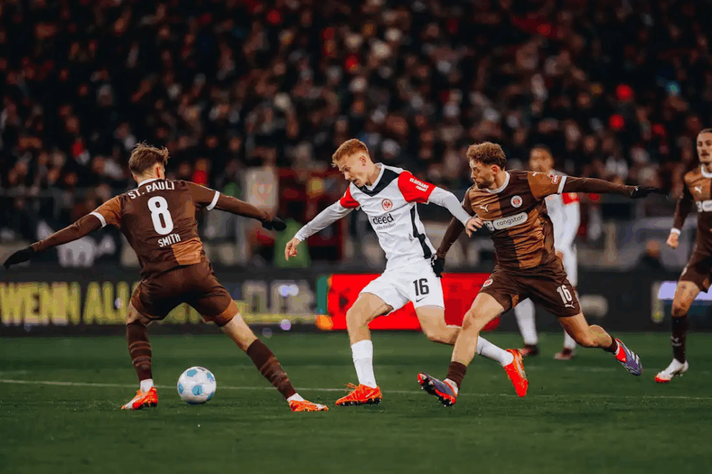 Frankfurt vs St. Pauli in a Bundesliga Match